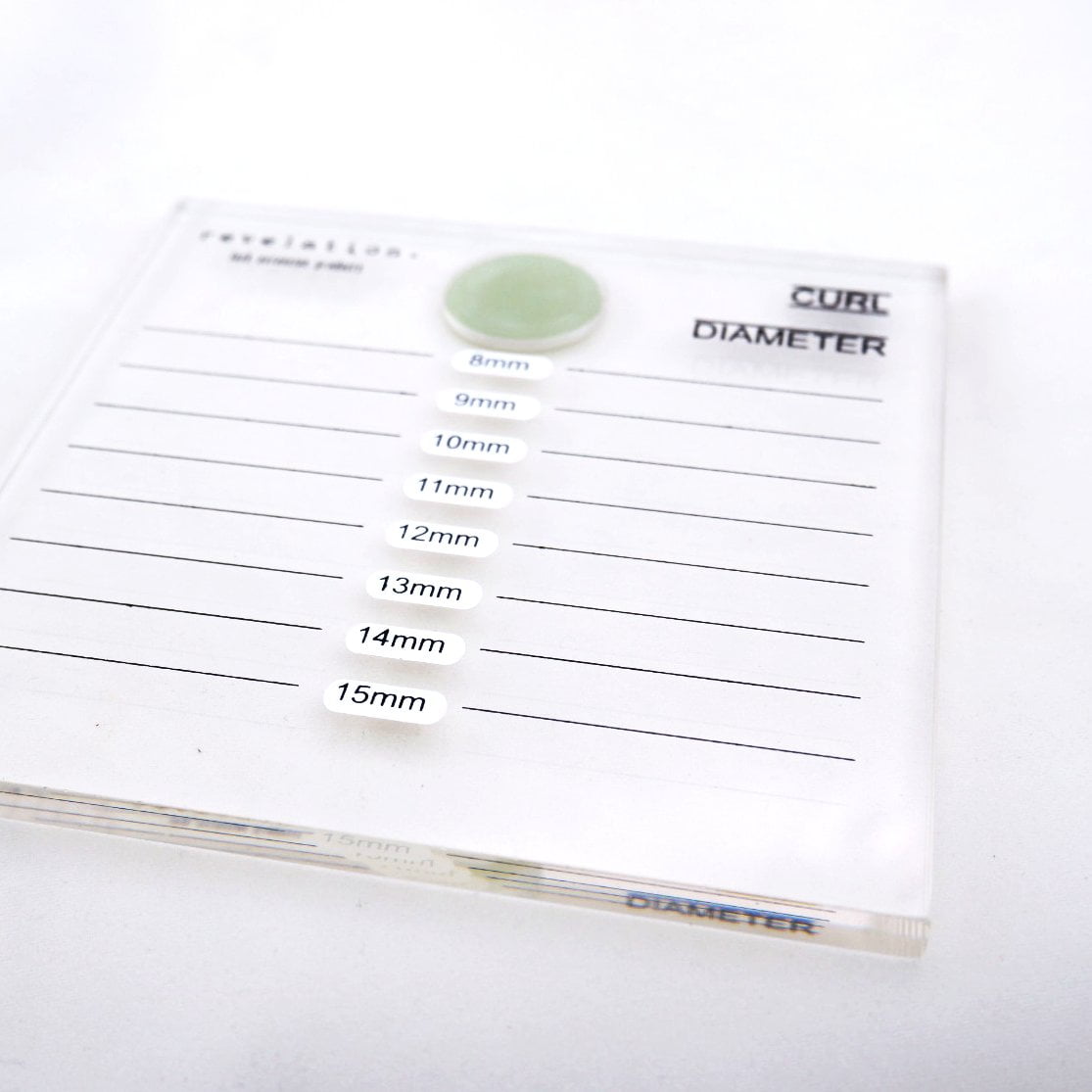 Image of the acrylic lash tray that comes in the Volume lash extension kit for professionals