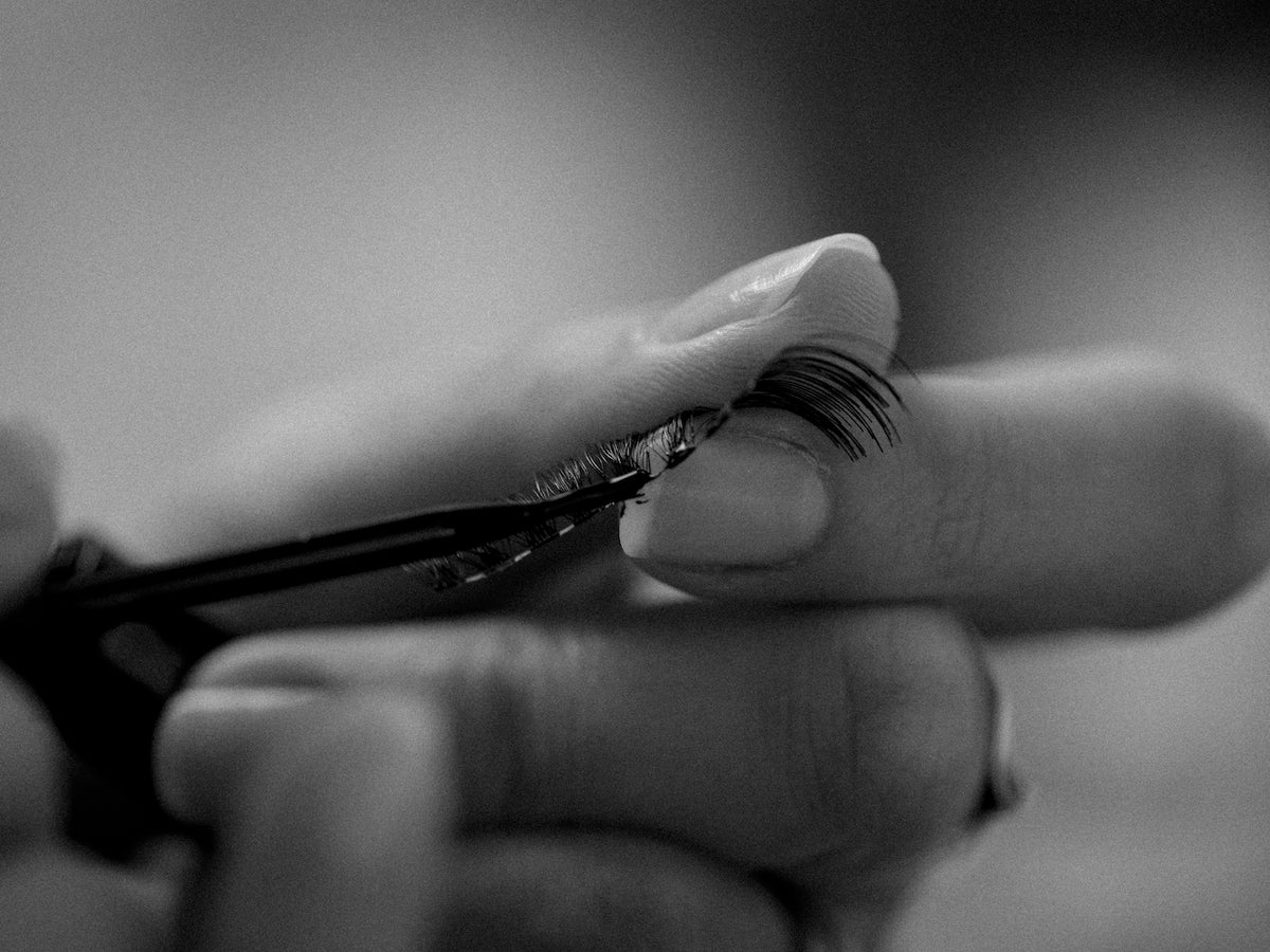 Cyanoacrylate in Eyelash Extension Glue Is It Safe? Lashes Direct