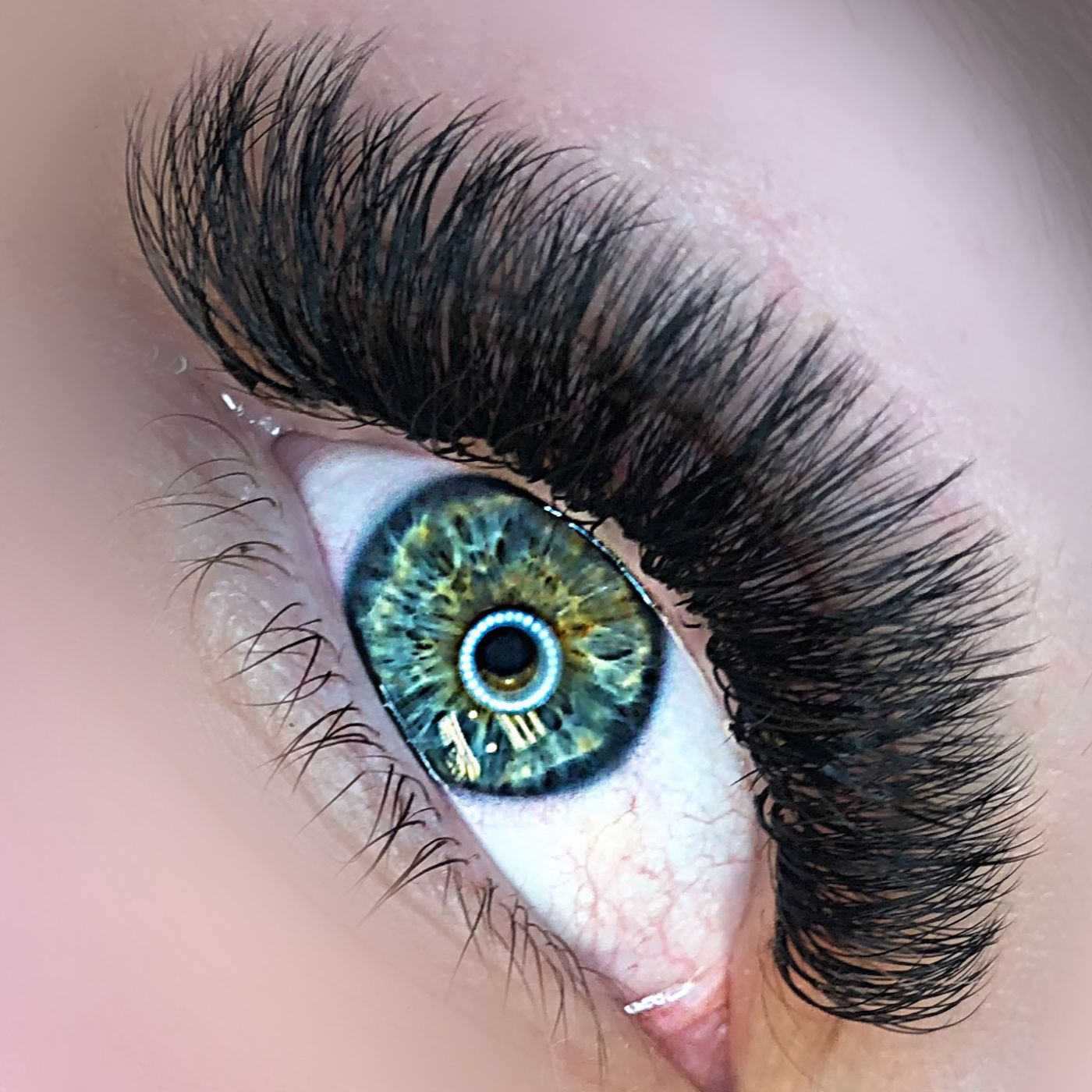 Load image into Gallery viewer, beautiful eyelash set using Maximum Sensitive eyelash extension glue

